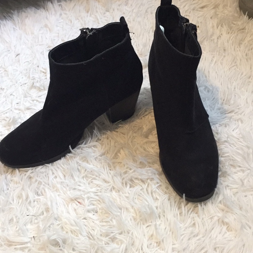 Black Swede ankle boots